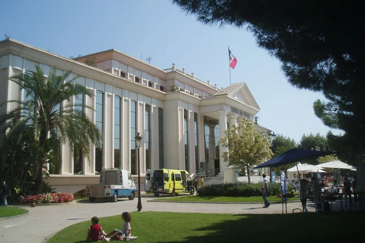 Hôtel de ville de Saint-Laurent-du-Var, secteur d’intervention de l’entreprise de nettoyage Anegnet Services