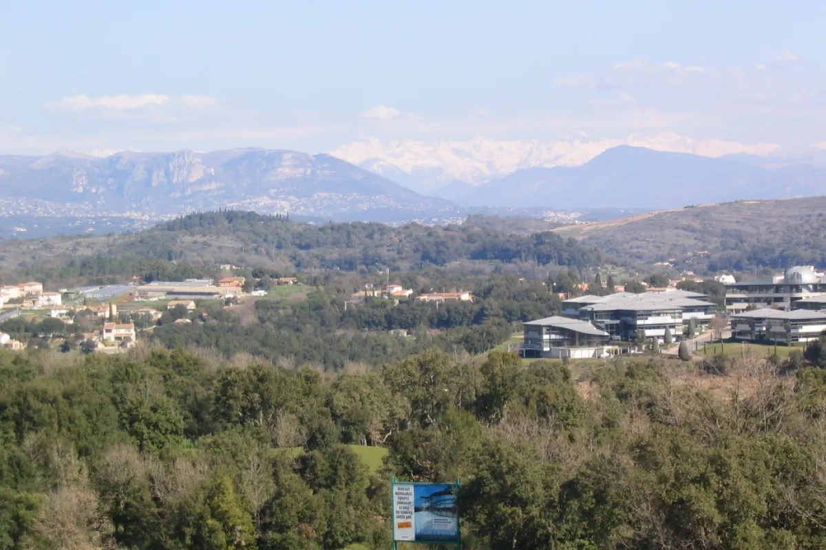 Technopole de Sophia-Antipolis dans les Alpes-Maritimes, secteur d’intervention de l’entreprise de nettoyage Anegnet Services