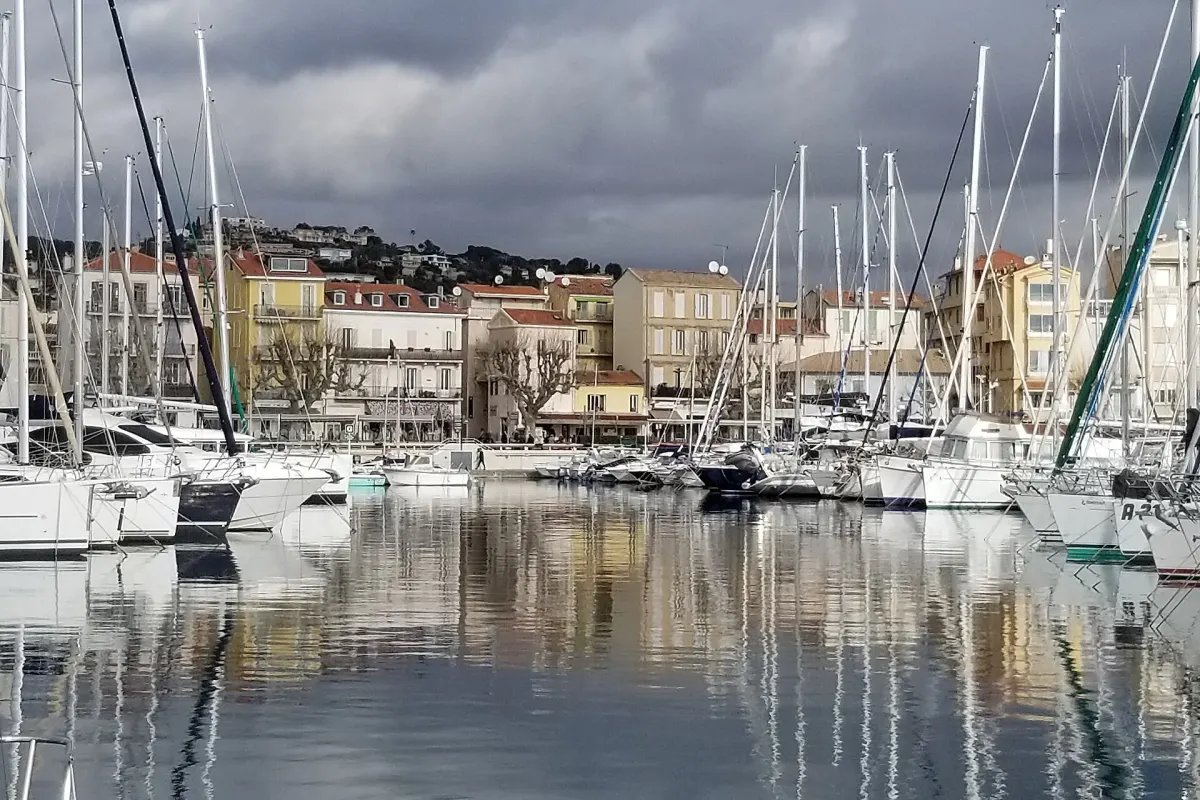 Port de Golfe-Juan à Vallauris, secteur d’intervention de l’entreprise de nettoyage Anegnet Services