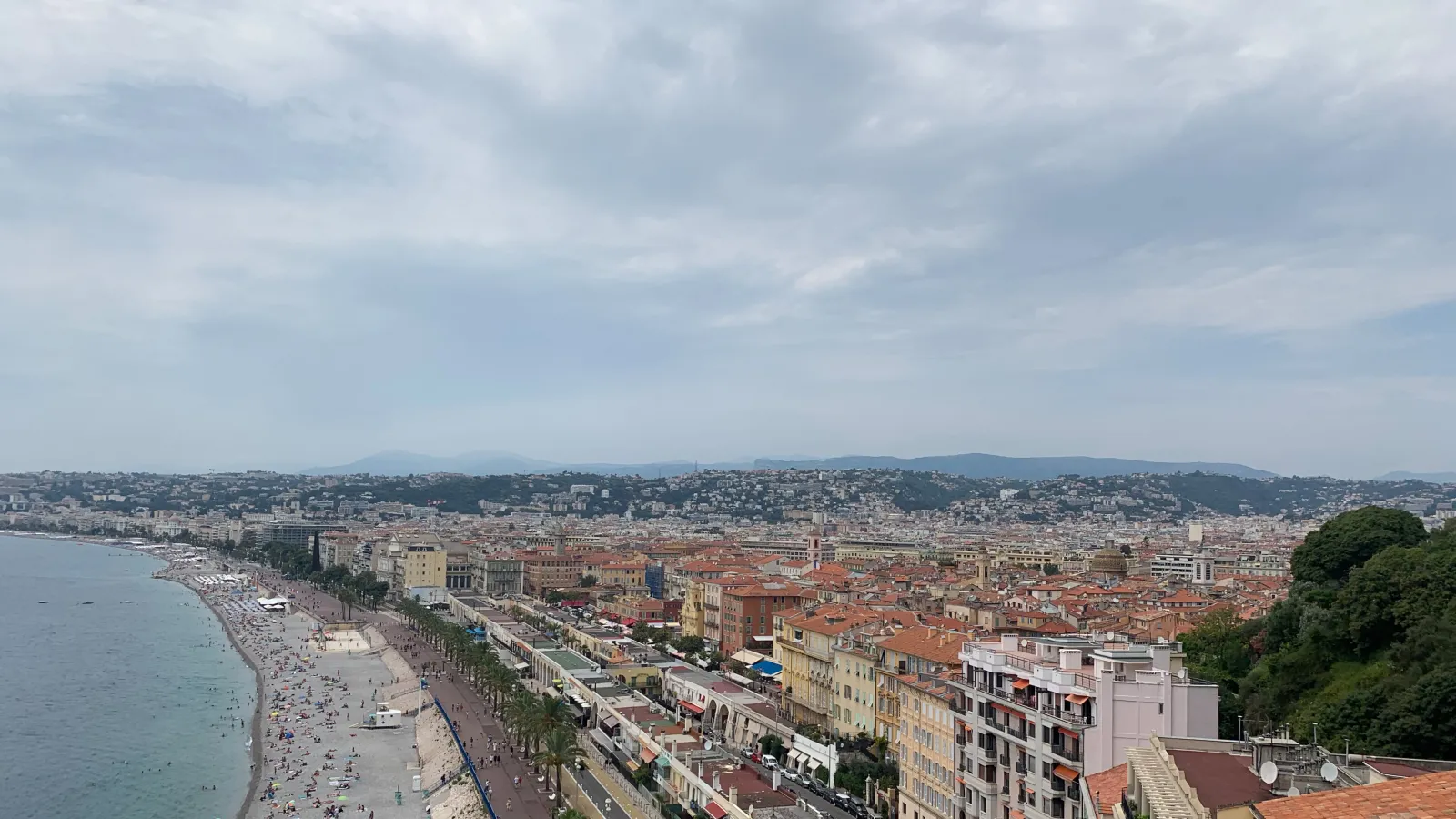 Nice, la Promenade des Anglais et la Baie des Anges, zone d’intervention d’Anegnet Services dans les Alpes-Maritimes
